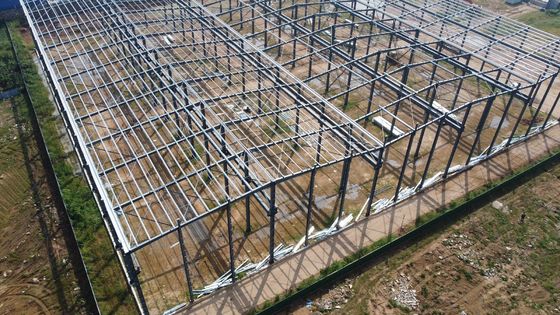 Edificio de almacén moderno con estructura de acero ligero y cinco tipos principales de componentes estructurales