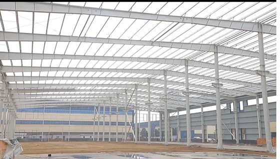Edificio de almacén moderno con estructura de acero ligero y cinco tipos principales de componentes estructurales