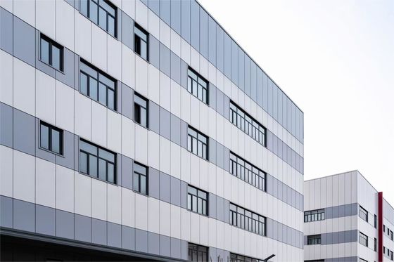 Solución de diseño, fabricación y entrega de un almacén de estructuras de acero ligero