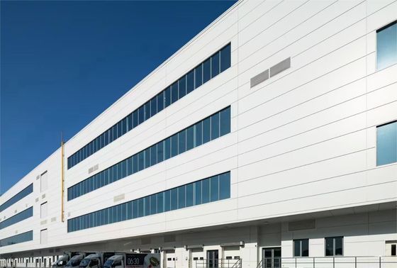 Solución de diseño, fabricación y entrega de un almacén de estructuras de acero ligero