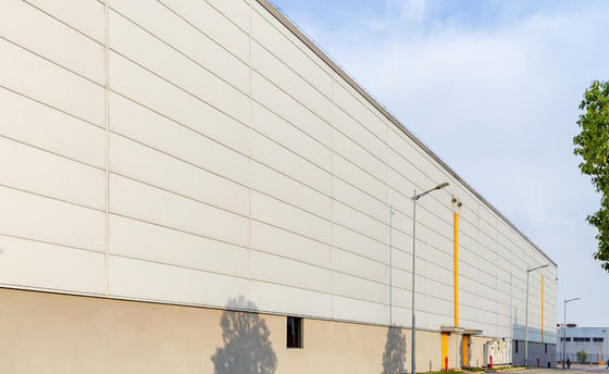 Almacén de estructuras de acero de construcción de franja clara para una utilización máxima del espacio