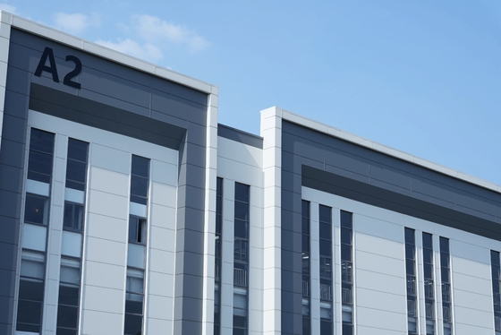 Construcción de estructura de acero de alta estabilidad para un diseño de almacén duradero